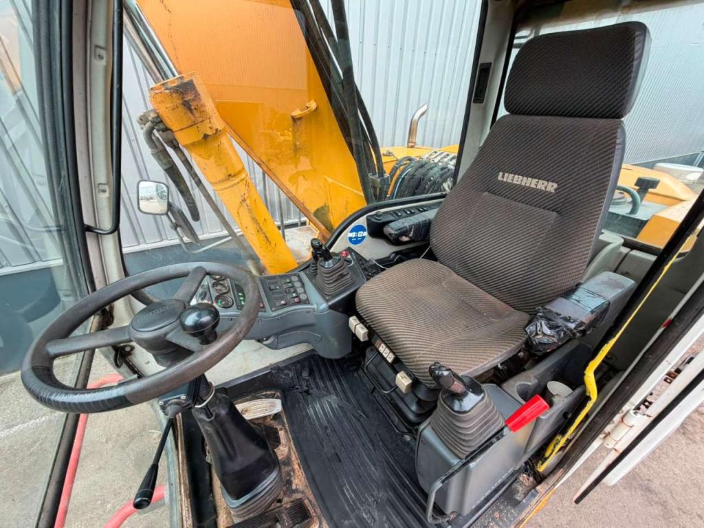 Liebherr A314 Photo 18