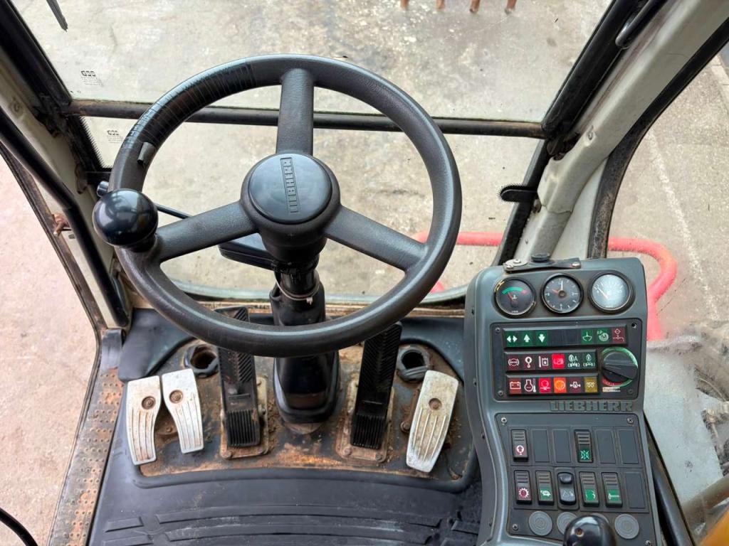 Liebherr A314 Photo 19