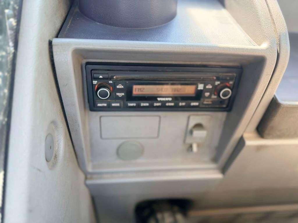 Volvo 180D Photo 26