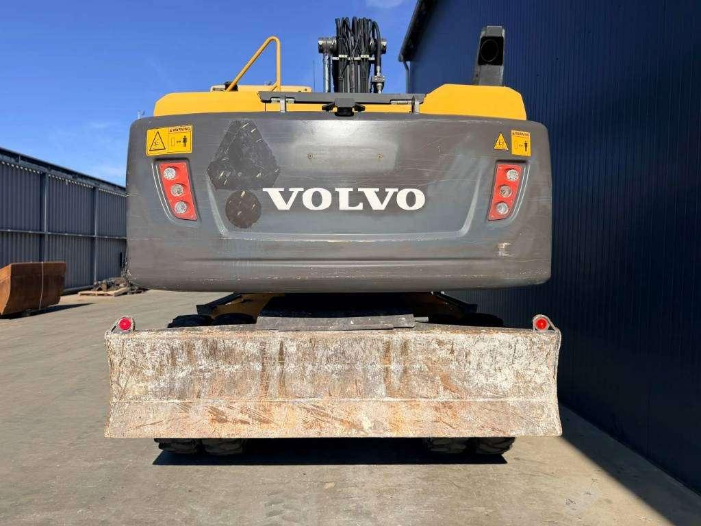 Volvo 180D Photo 8