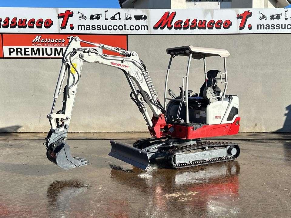 Takeuchi TB225 Photo 1