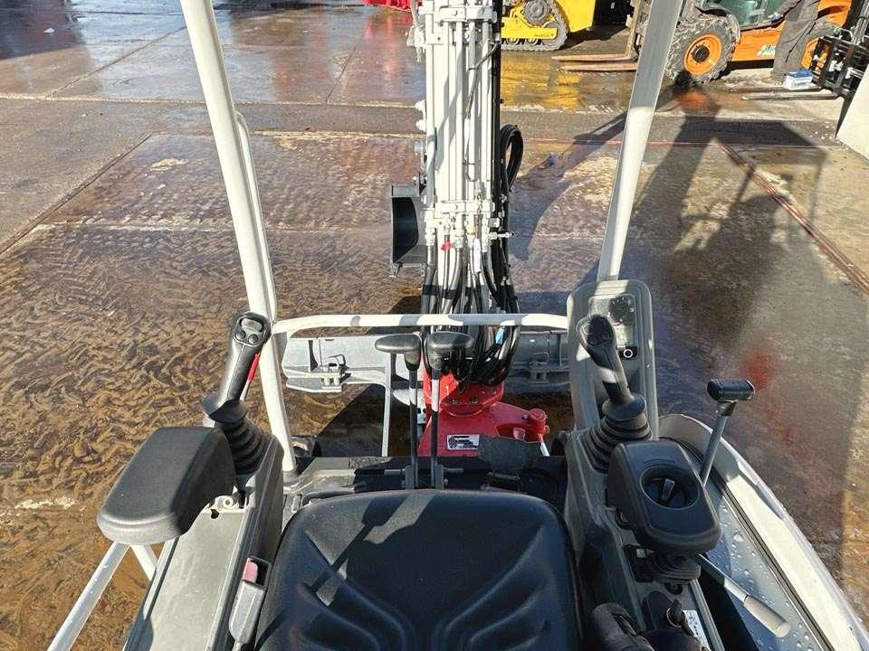 Takeuchi TB225 Photo 16
