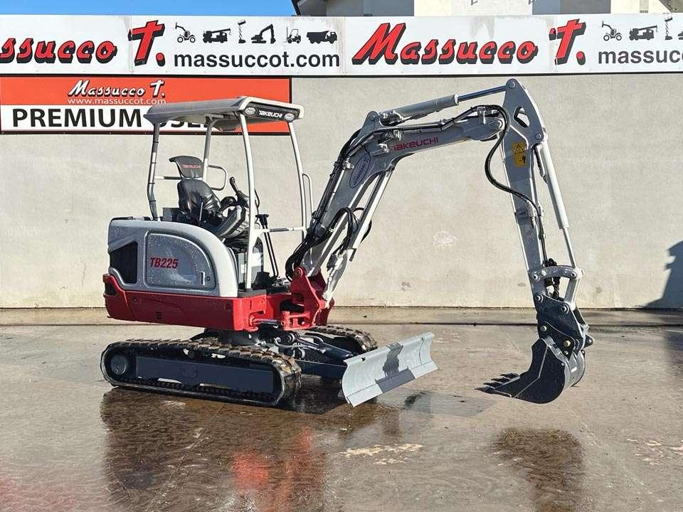 Takeuchi TB225 Photo 17