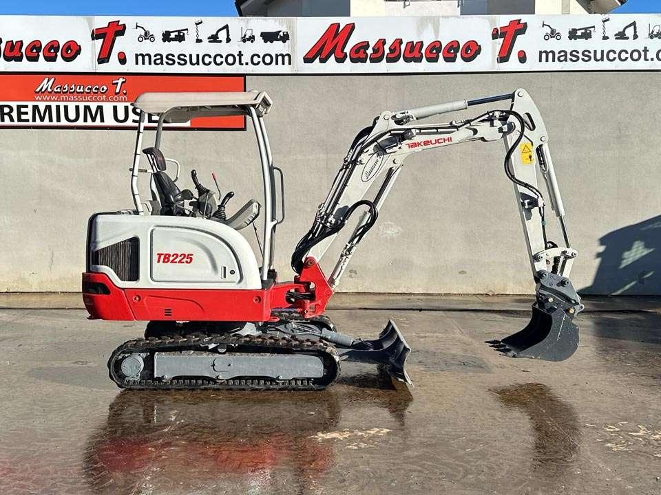 Takeuchi TB225 Photo 19