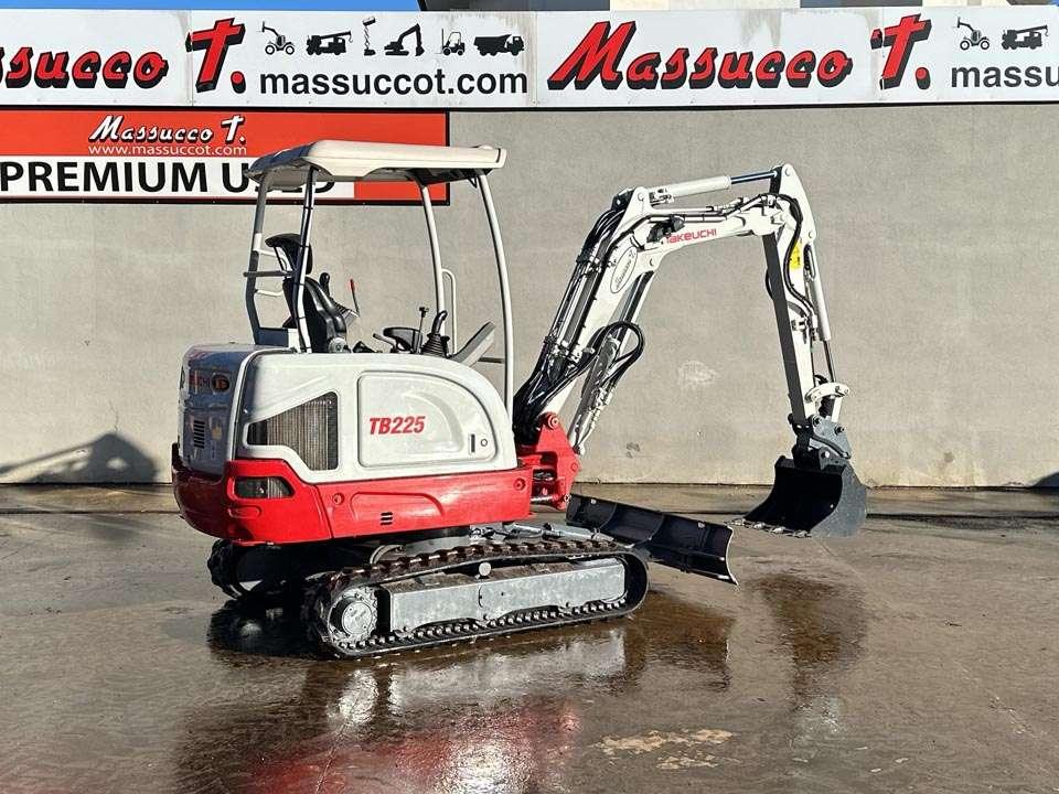 Takeuchi TB225 Photo 20