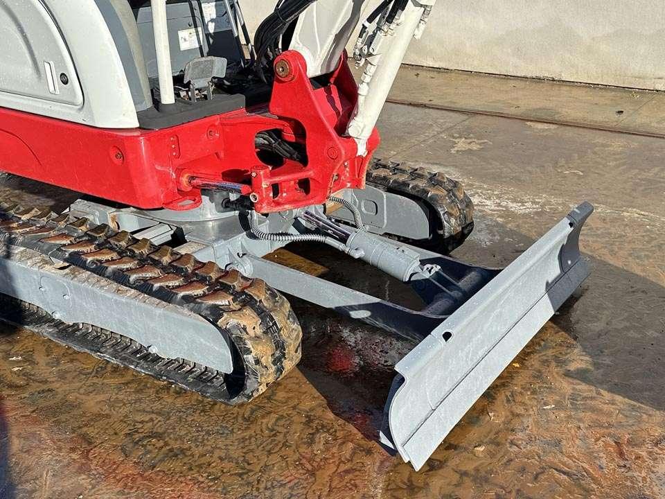 Takeuchi TB225 Photo 6