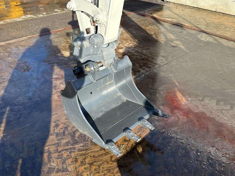 Takeuchi TB225 Photo 7