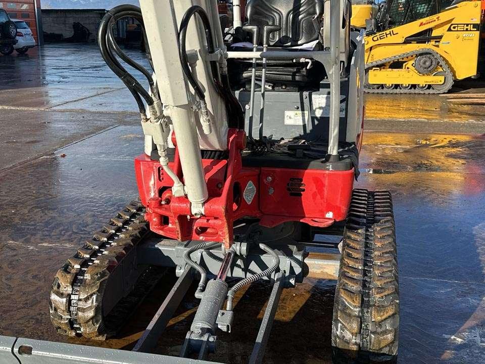 Takeuchi TB225 Photo 8