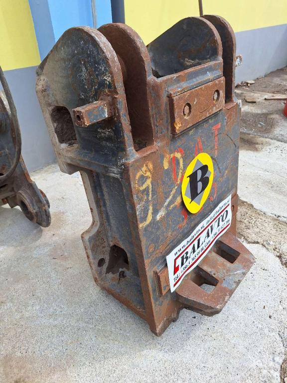 Baumaschinen technic for 26-32 ton excavators Attachment plate Photo 1