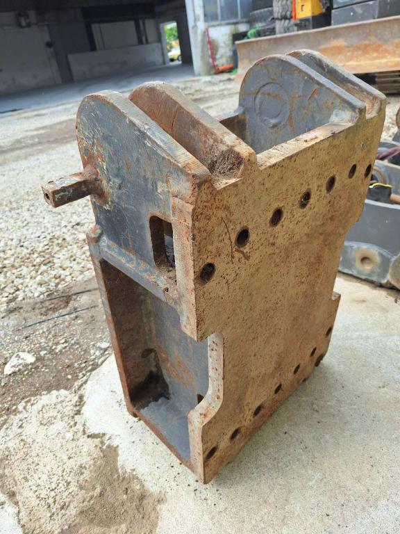 Baumaschinen technic for 26-32 ton excavators Attachment plate Photo 4
