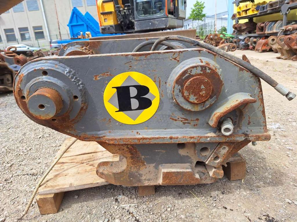 Winkelbauer for 20-25 ton excavators Attache rapide Photo 1