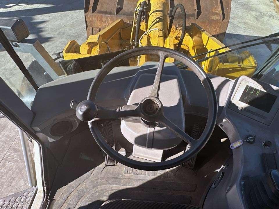 Liebherr L574 Photo 16