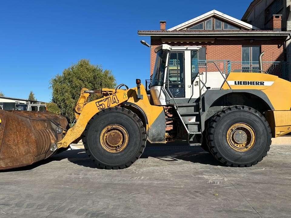 Liebherr L574 Photo 2