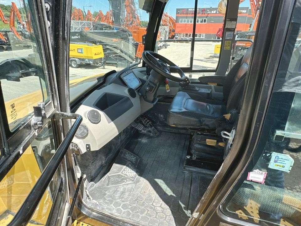 Caterpillar 745C 6X6 Photo 15