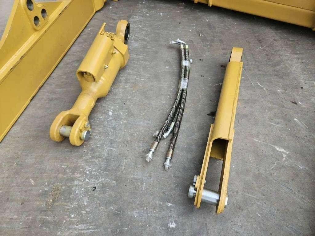 Caterpillar D8T Photo 9