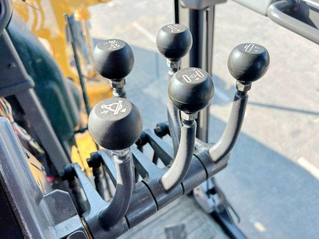 Volvo G946B 6x6 AWD - EPA Certified Photo 9