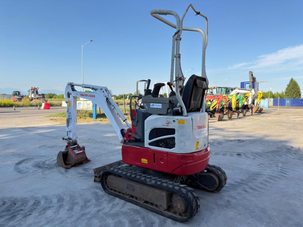 Takeuchi TB210R Photo 5