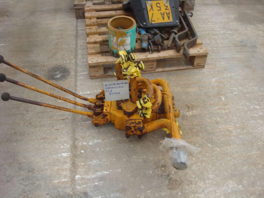 Distributeur hydraulique pour Fiat FL8 Photo 1