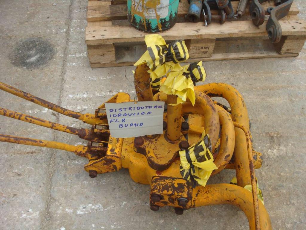 Distributeur hydraulique pour Fiat FL8 Photo 4