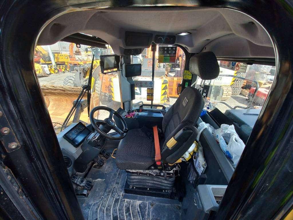 Caterpillar 980 (Abu Dhabi) Photo 19