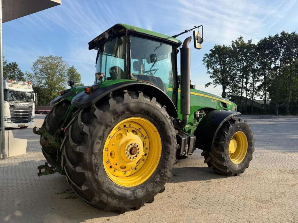 John Deere 8230 PowerShift - NO TLS Photo 6