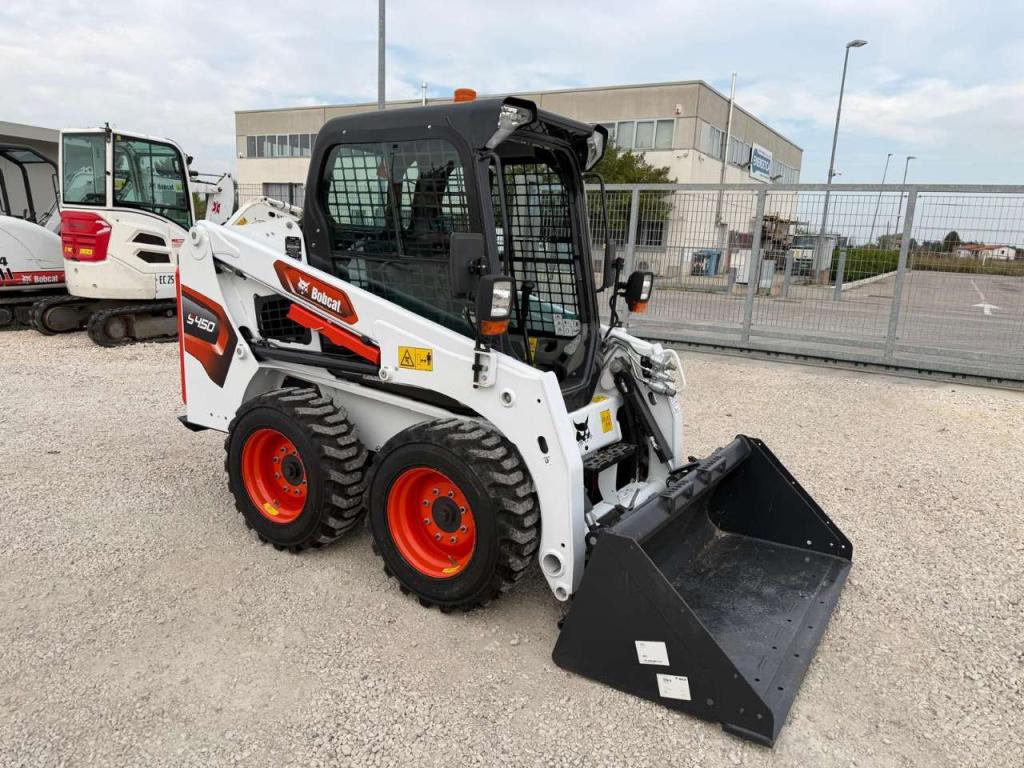 Bobcat S450 Photo 2