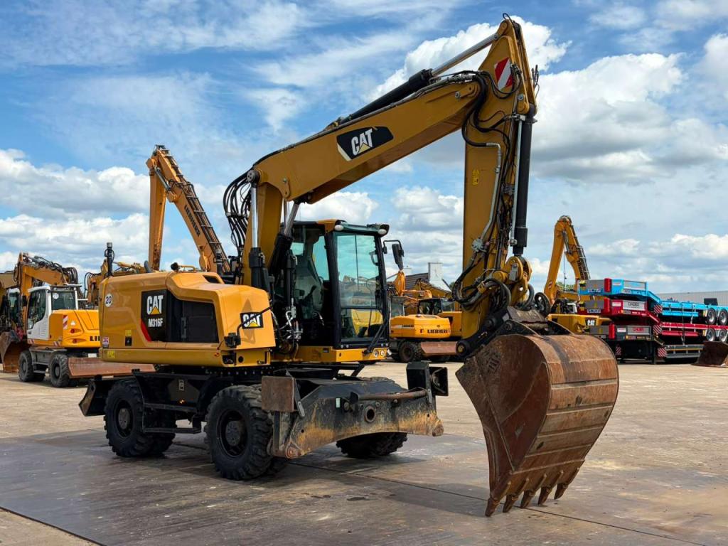 Caterpillar M316F Mobile excavator Photo 12