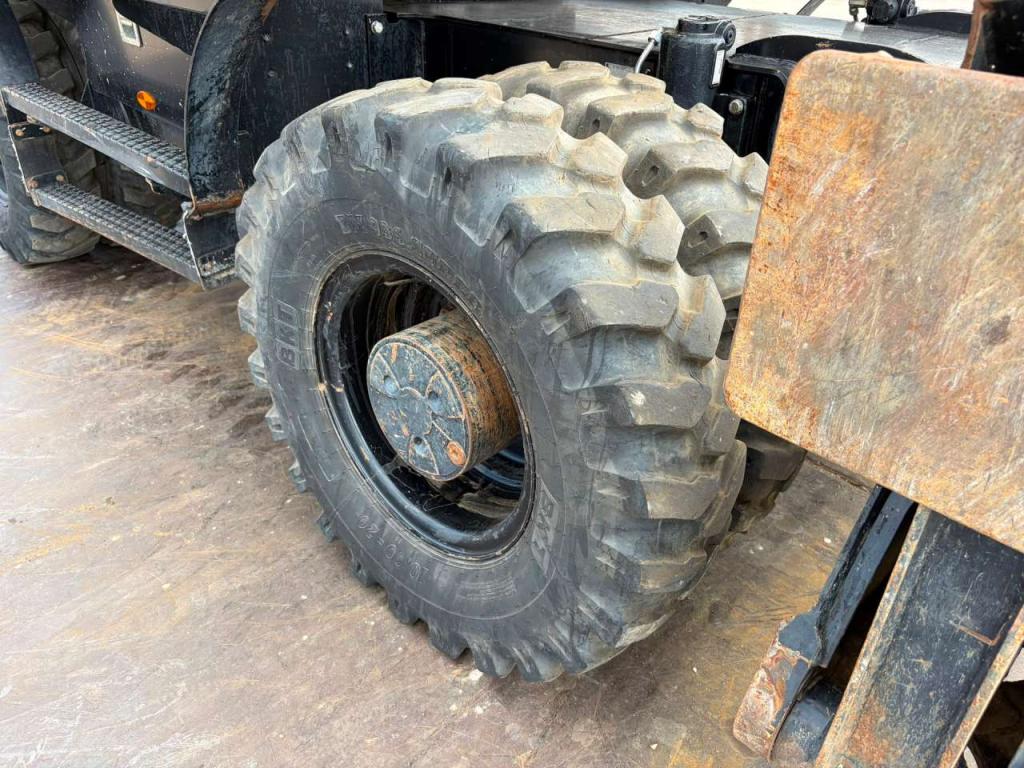 Caterpillar M316F Mobile excavator Photo 20