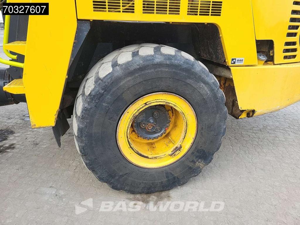 Komatsu HM300-3 Photo 19