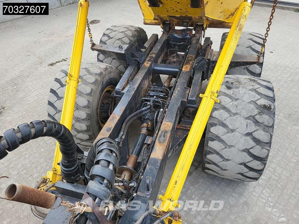 Komatsu HM300-3 Photo 9