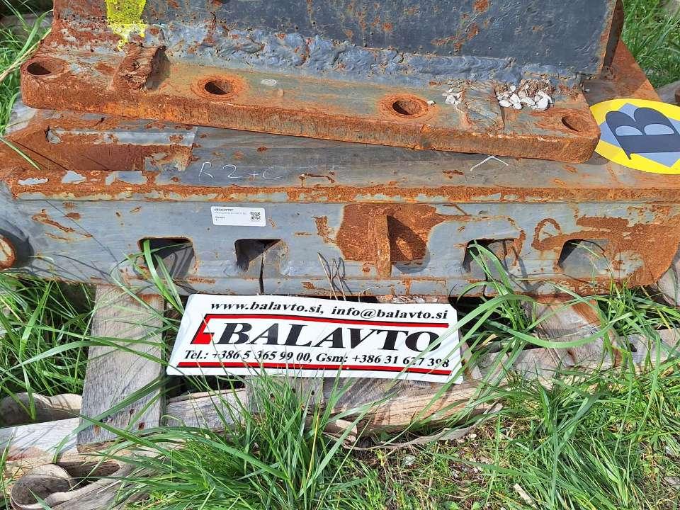 S2 for 25-32 ton excavators Attachment plate Photo 2