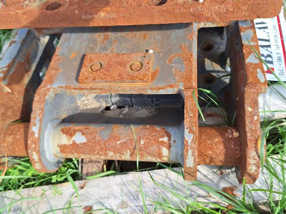 S2 for 25-32 ton excavators Attachment plate Photo 3