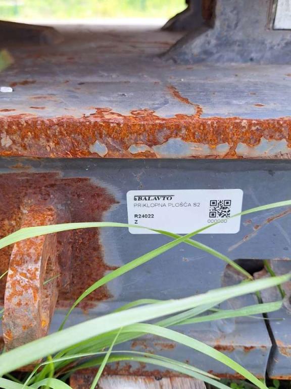 S2 for 25-32 ton excavators Attachment plate Photo 7