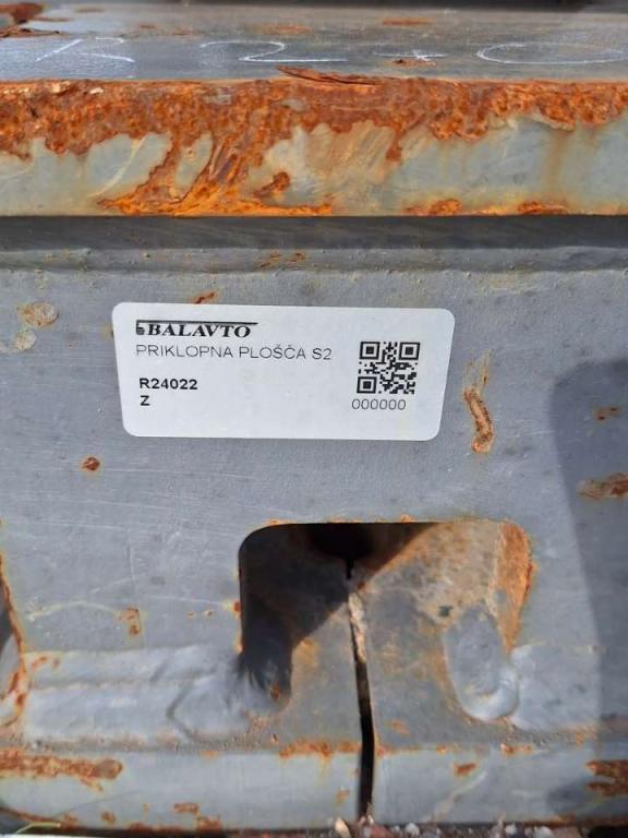 S2 for 25-32 ton excavators Attachment plate Photo 8