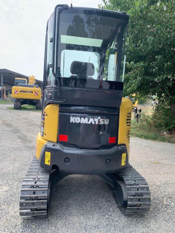 Komatsu PC30MR2 Photo 2