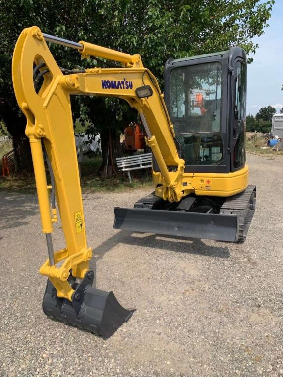 Komatsu PC30MR2 Photo 4