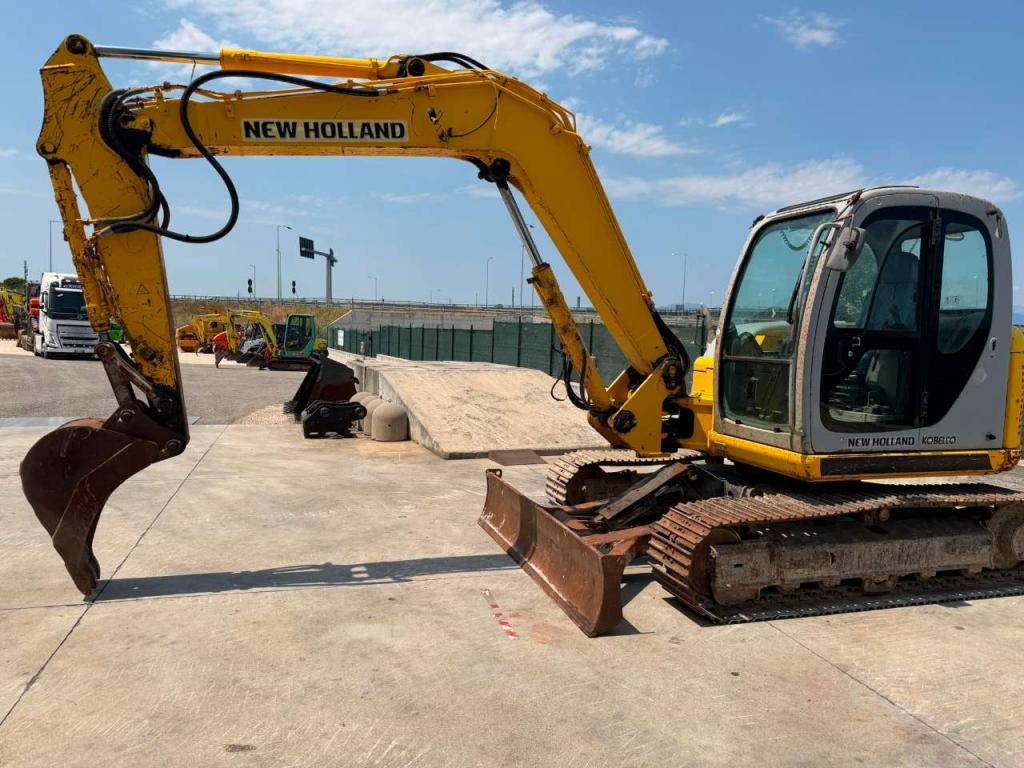 New Holland Kobelco E80 MSR Photo 3