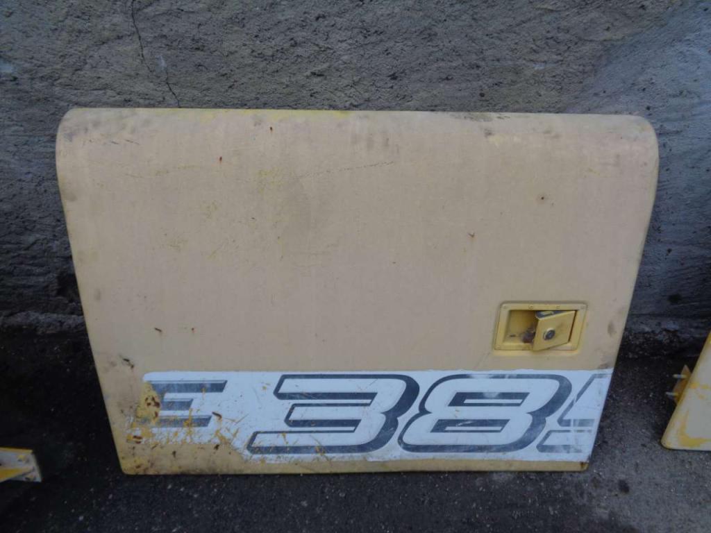 Capot et panneau de carrosserie pour New Holland E 385 Photo 4