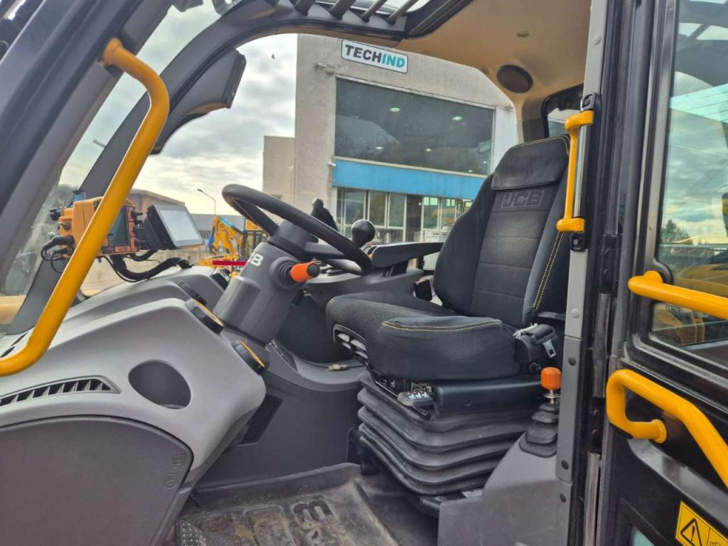 JCB 560-80 Industry Photo 10