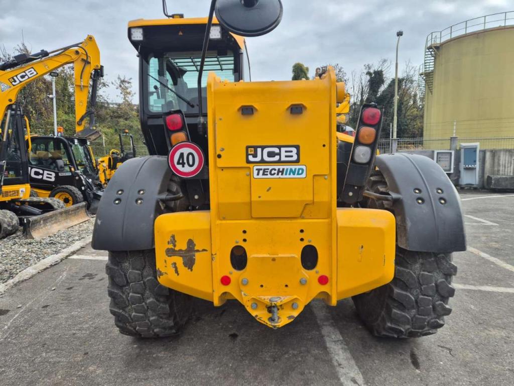 JCB 560-80 Industry Photo 6