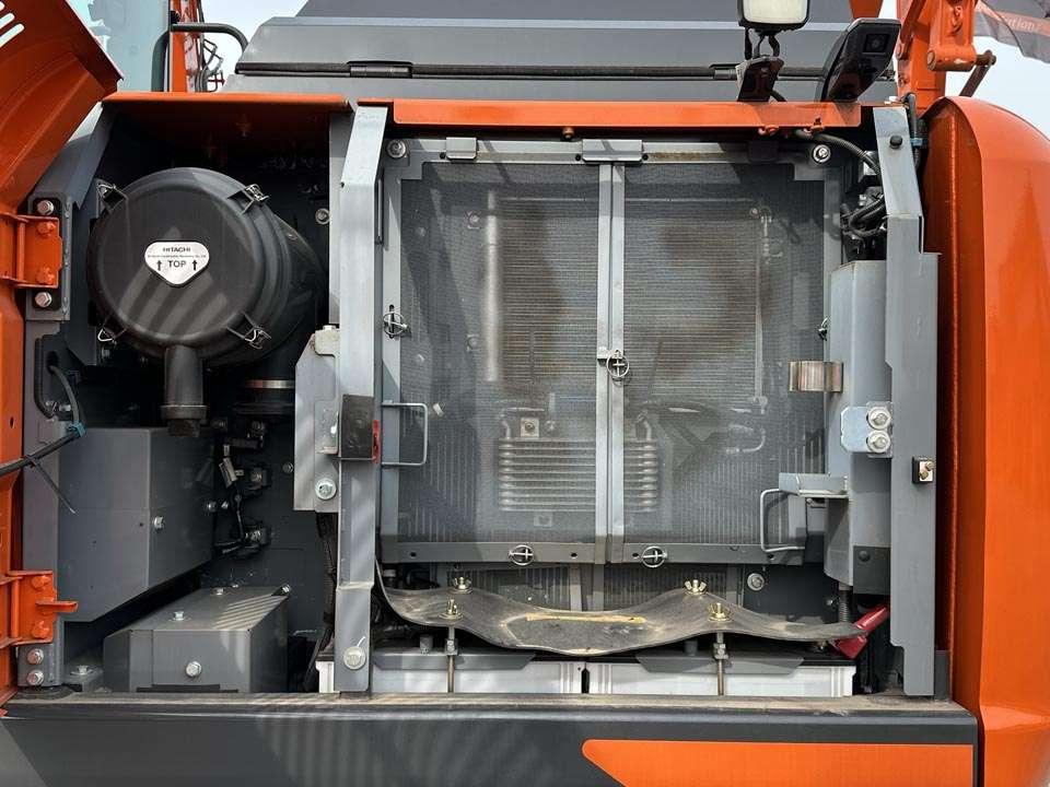 Hitachi ZX180LCN-7 Photo 8