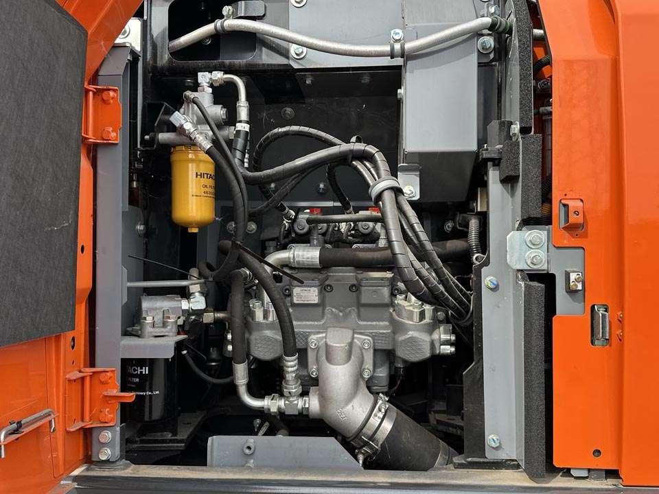 Hitachi ZX180LCN-7 Photo 9