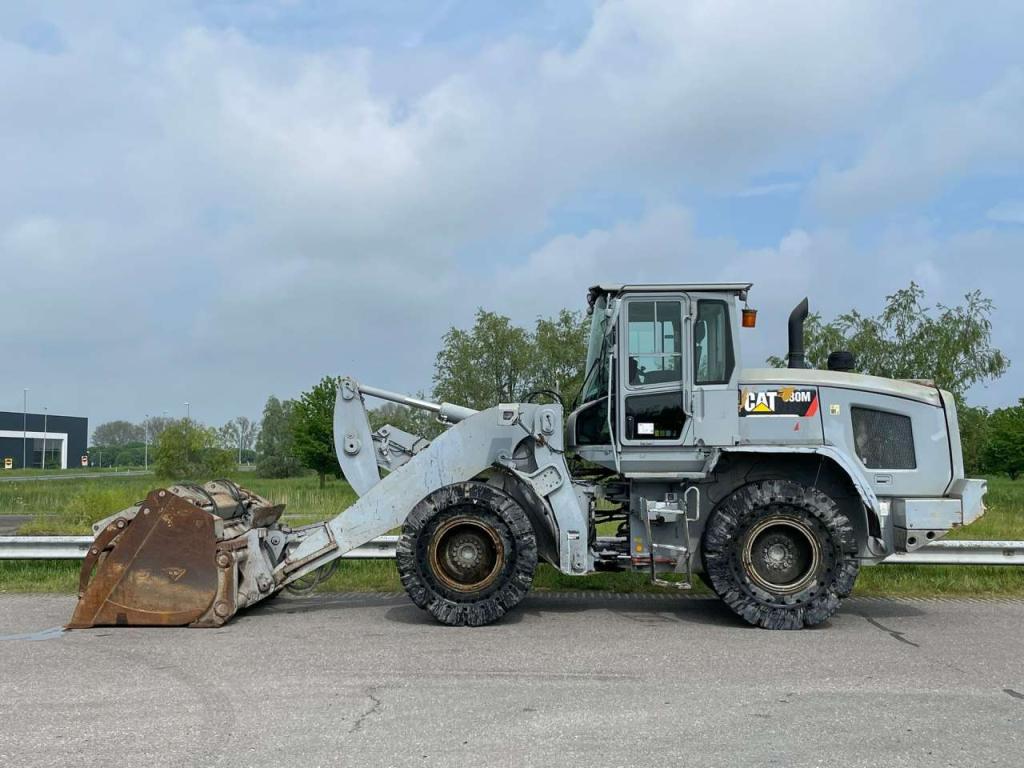 Caterpillar 930M Photo 1