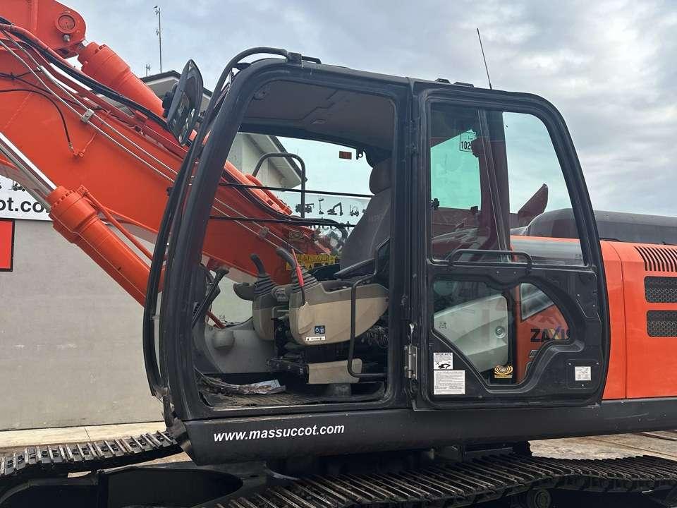 Hitachi ZX210LCN-5B Photo 11