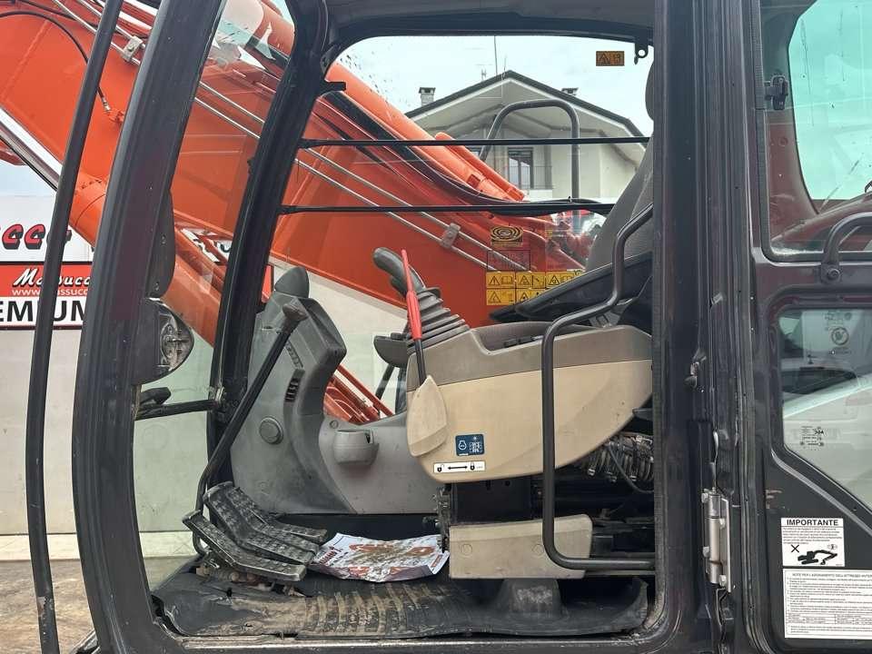 Hitachi ZX210LCN-5B Photo 12