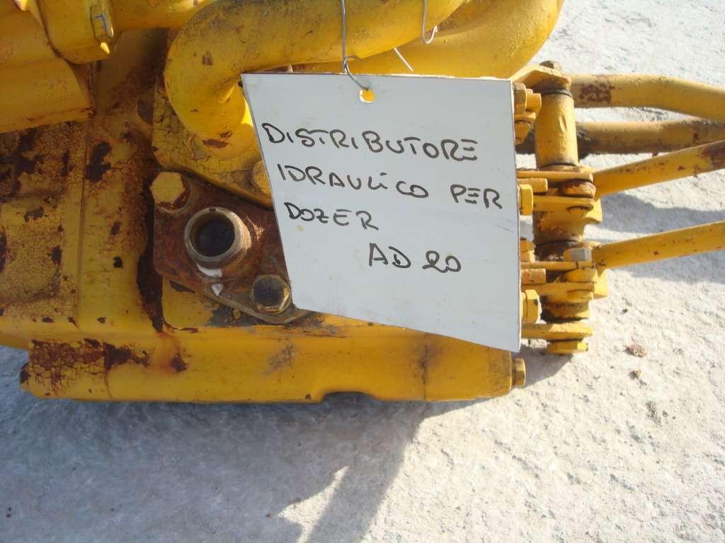 Distributeur hydraulique pour DOZER AD20 Photo 4