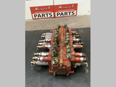 Distributeur hydraulique pour Neuson 3402 en vente par Massucco T. Srl Area Ricambi