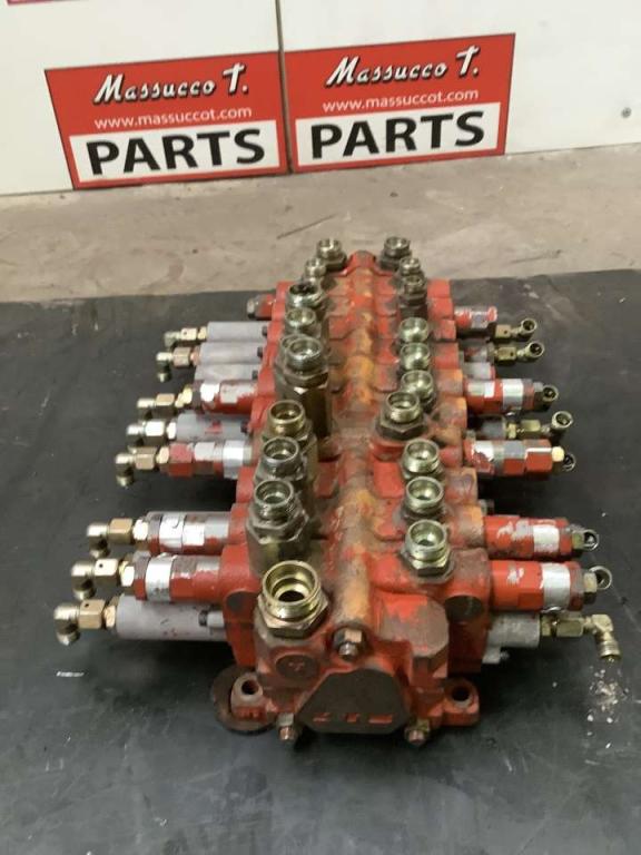 Distributeur hydraulique pour Neuson 3402 Photo 1