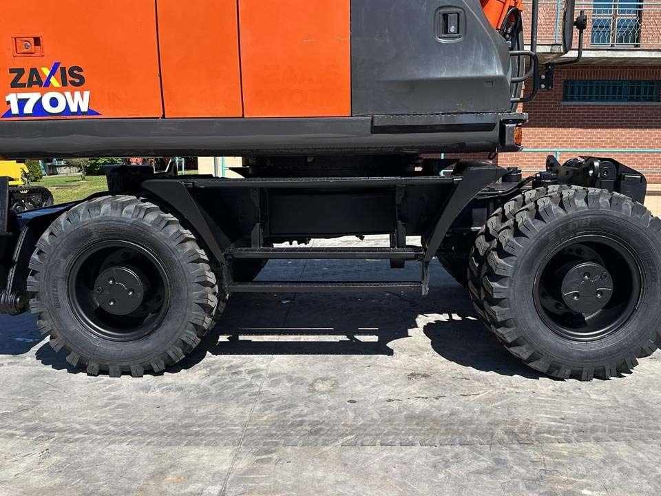 Hitachi ZX170W-5B 4X4 Photo 11