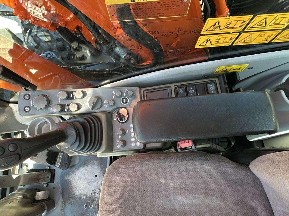 Hitachi ZX170W-5B 4X4 Photo 19